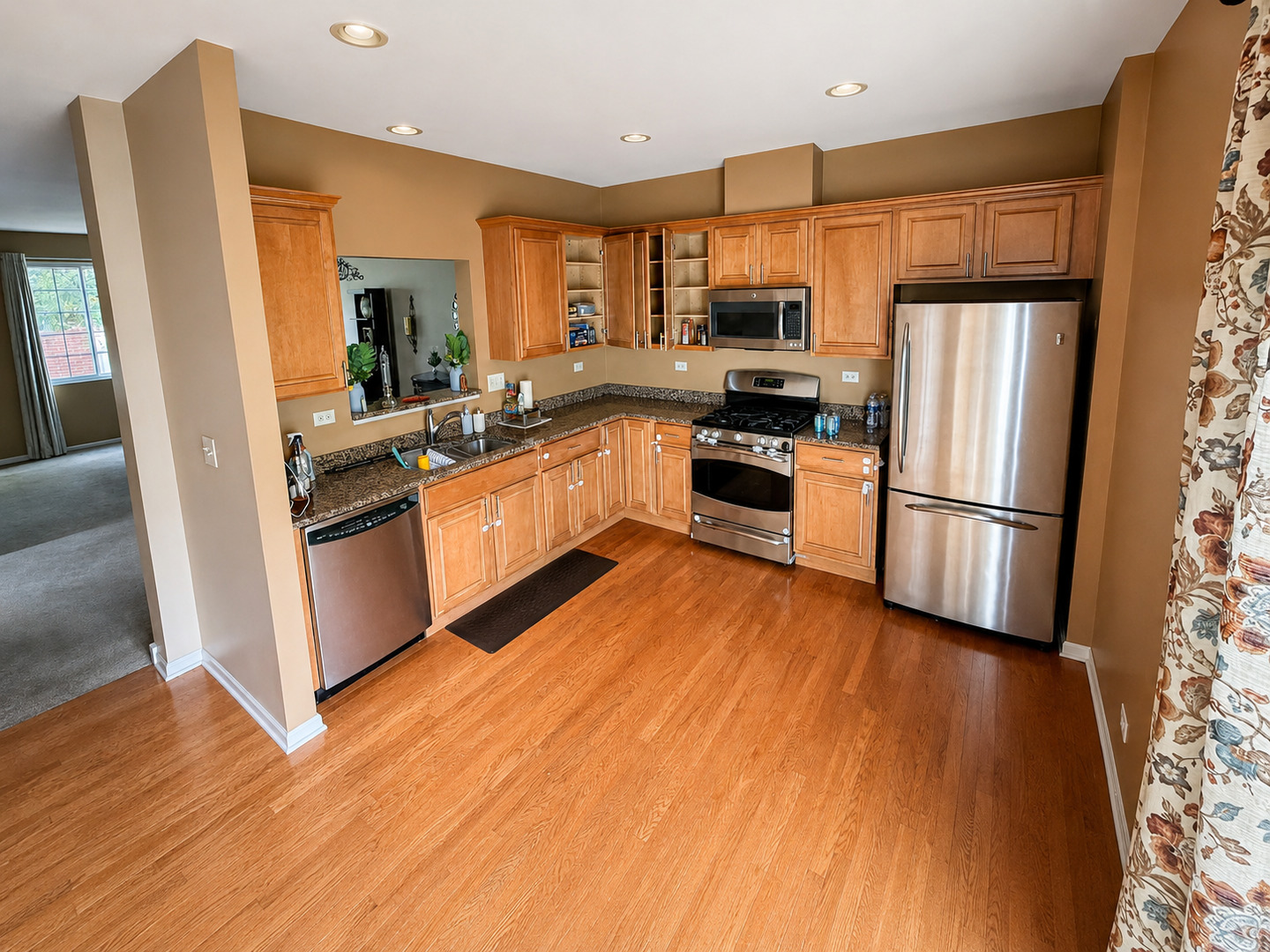 property viewer photo 1