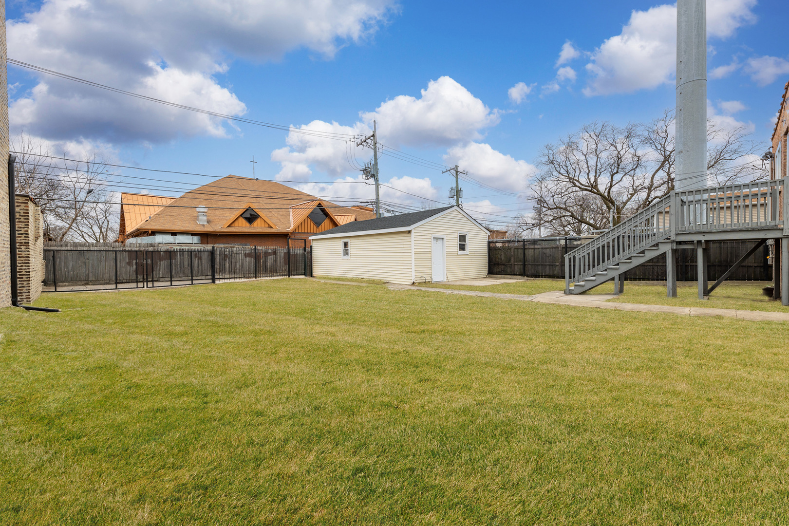 main property photo 9