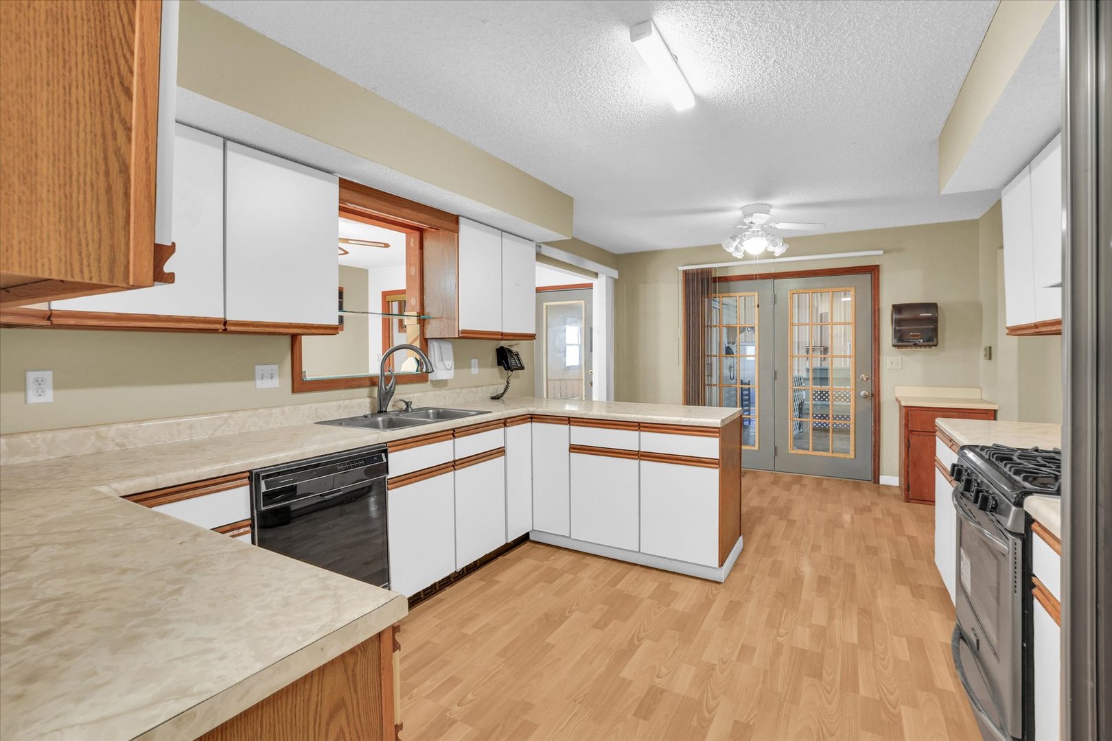 main property photo 43