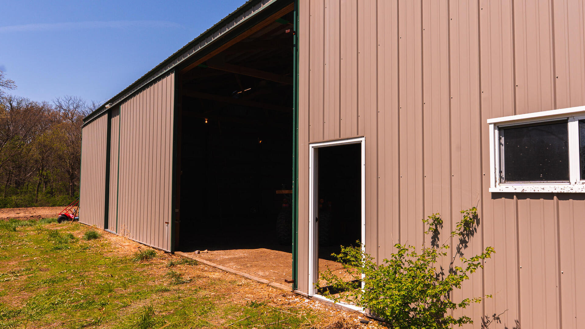 main property photo 28