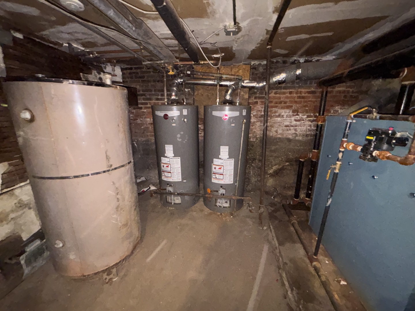 main property photo 9