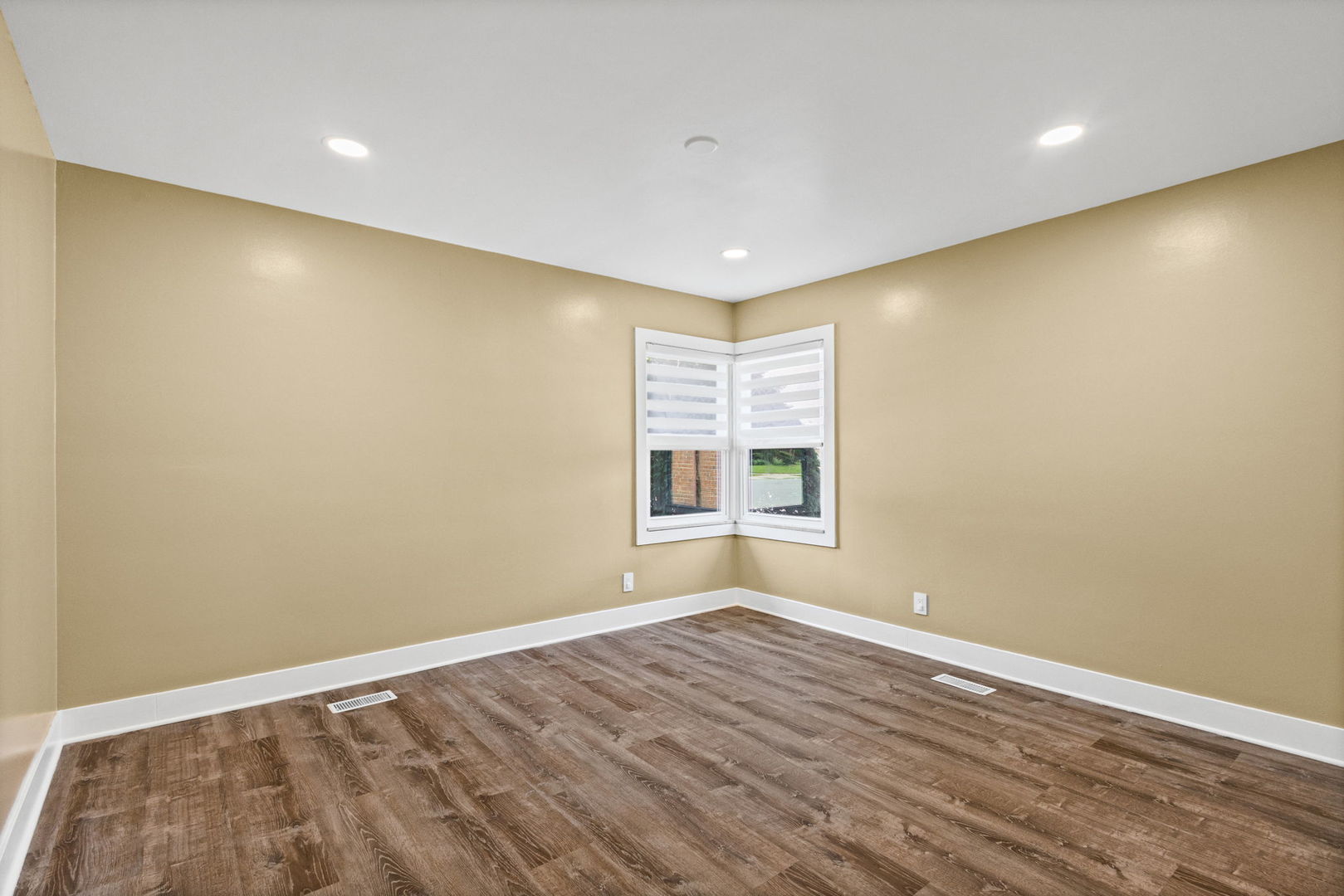 property viewer photo 12