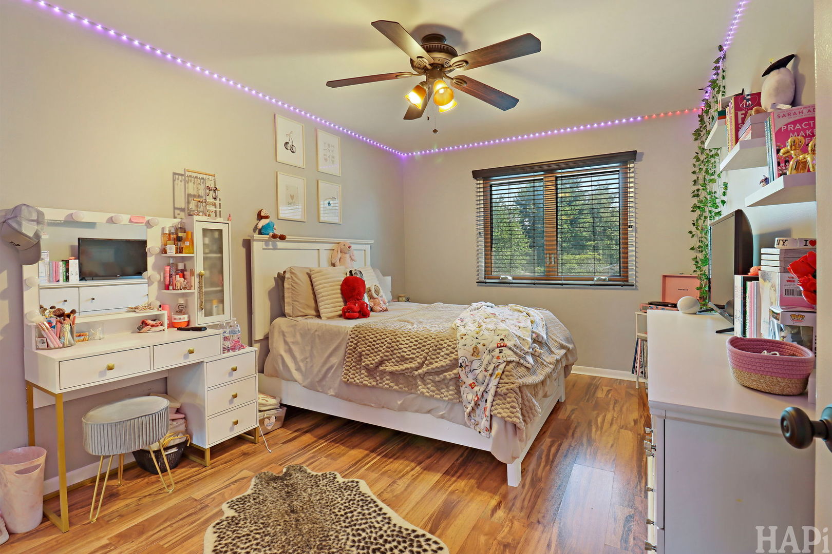 property viewer photo 16