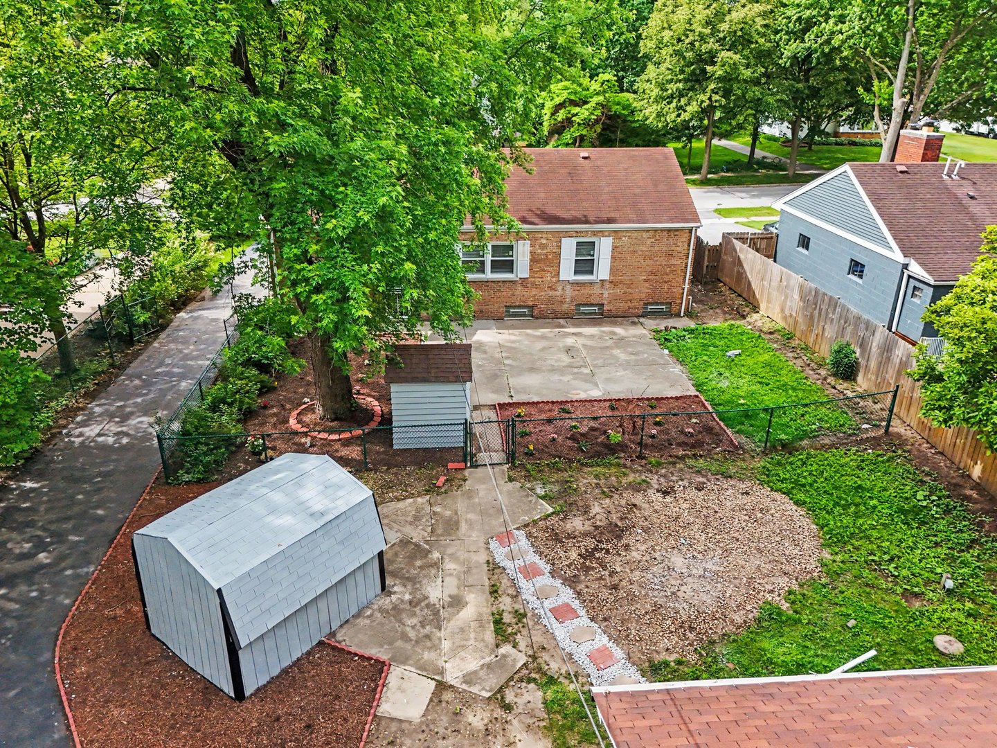 main property photo 37