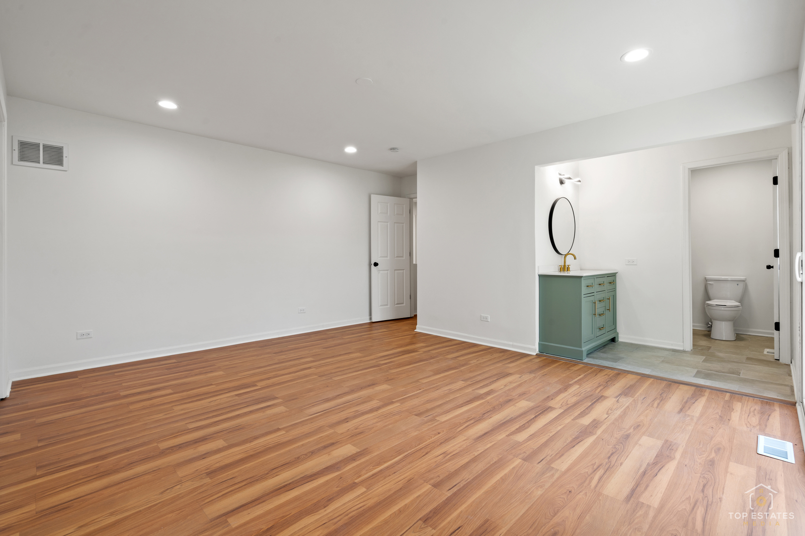 property viewer photo 24