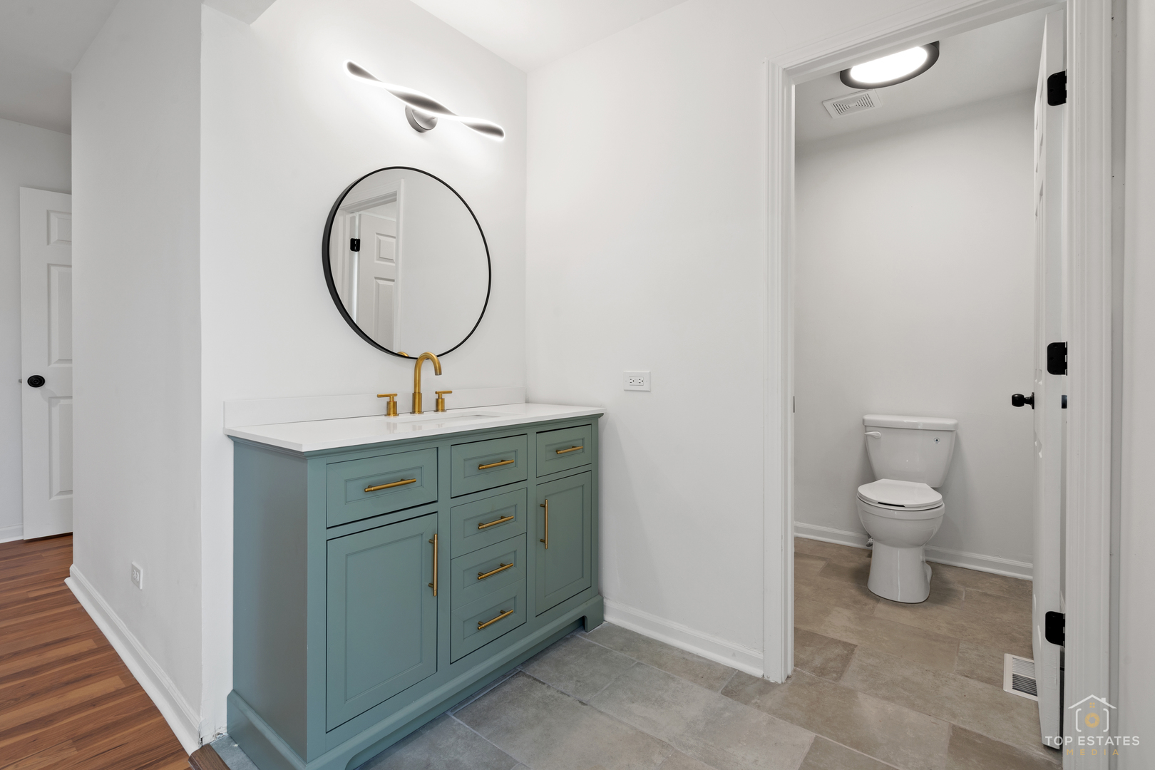 property viewer photo 25