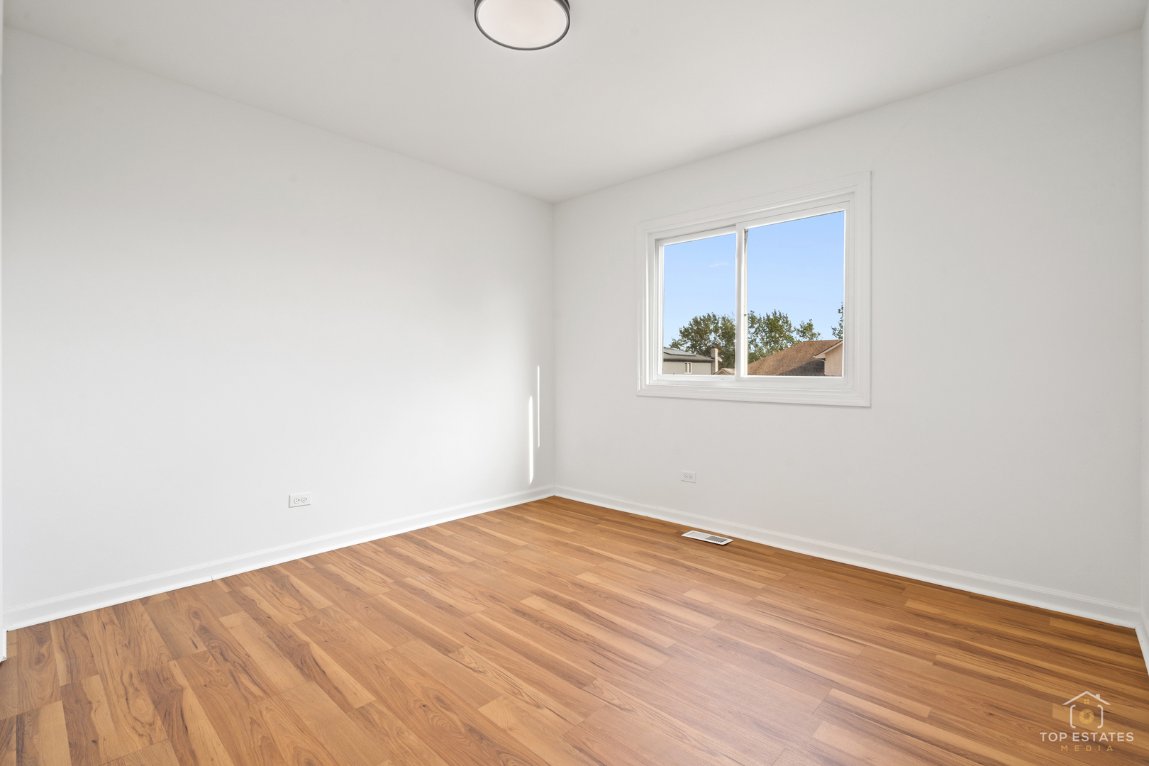 property viewer photo 33