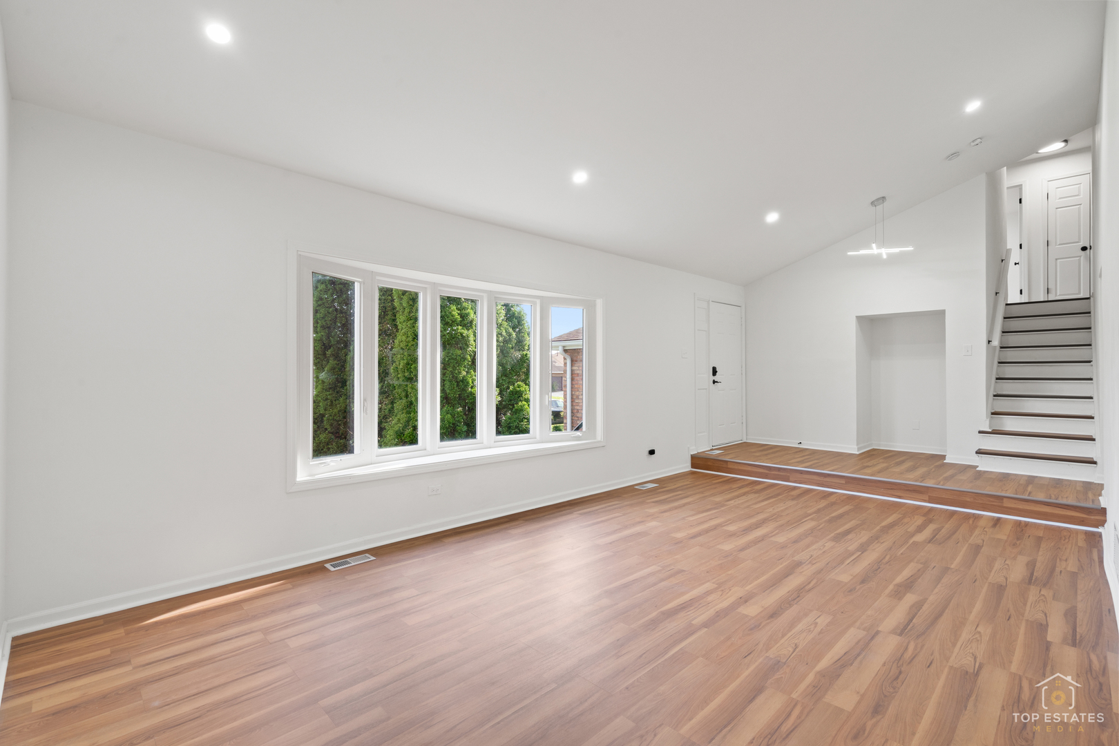 property viewer photo 6