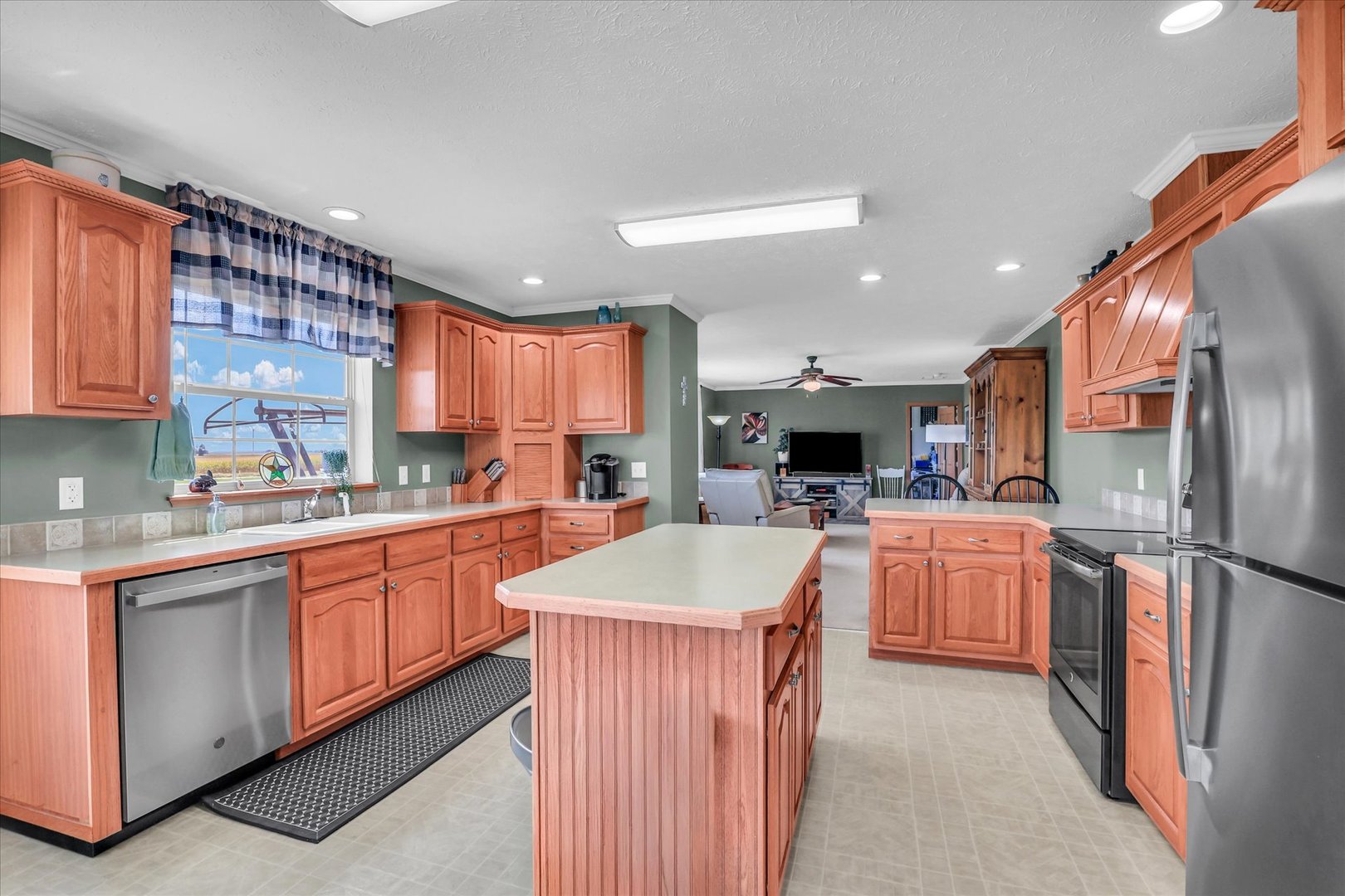 main property photo 13