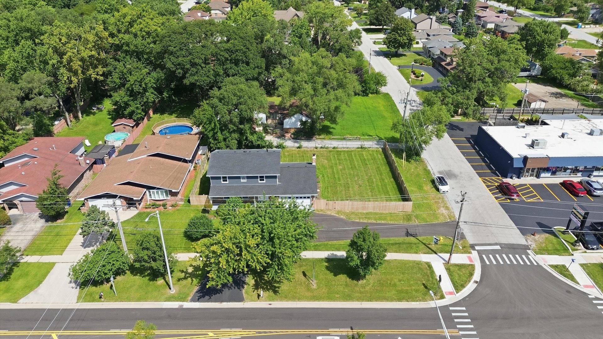 main property photo 30