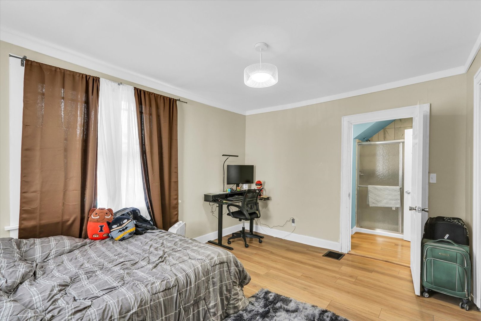 main property photo 18