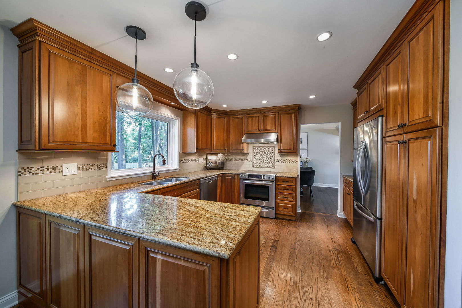 main property photo 9