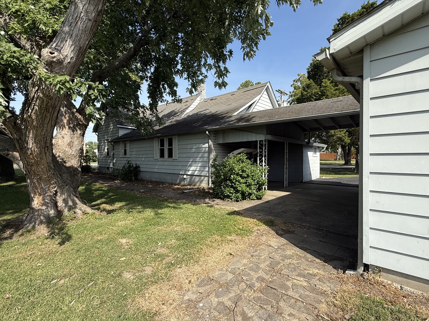 main property photo 11
