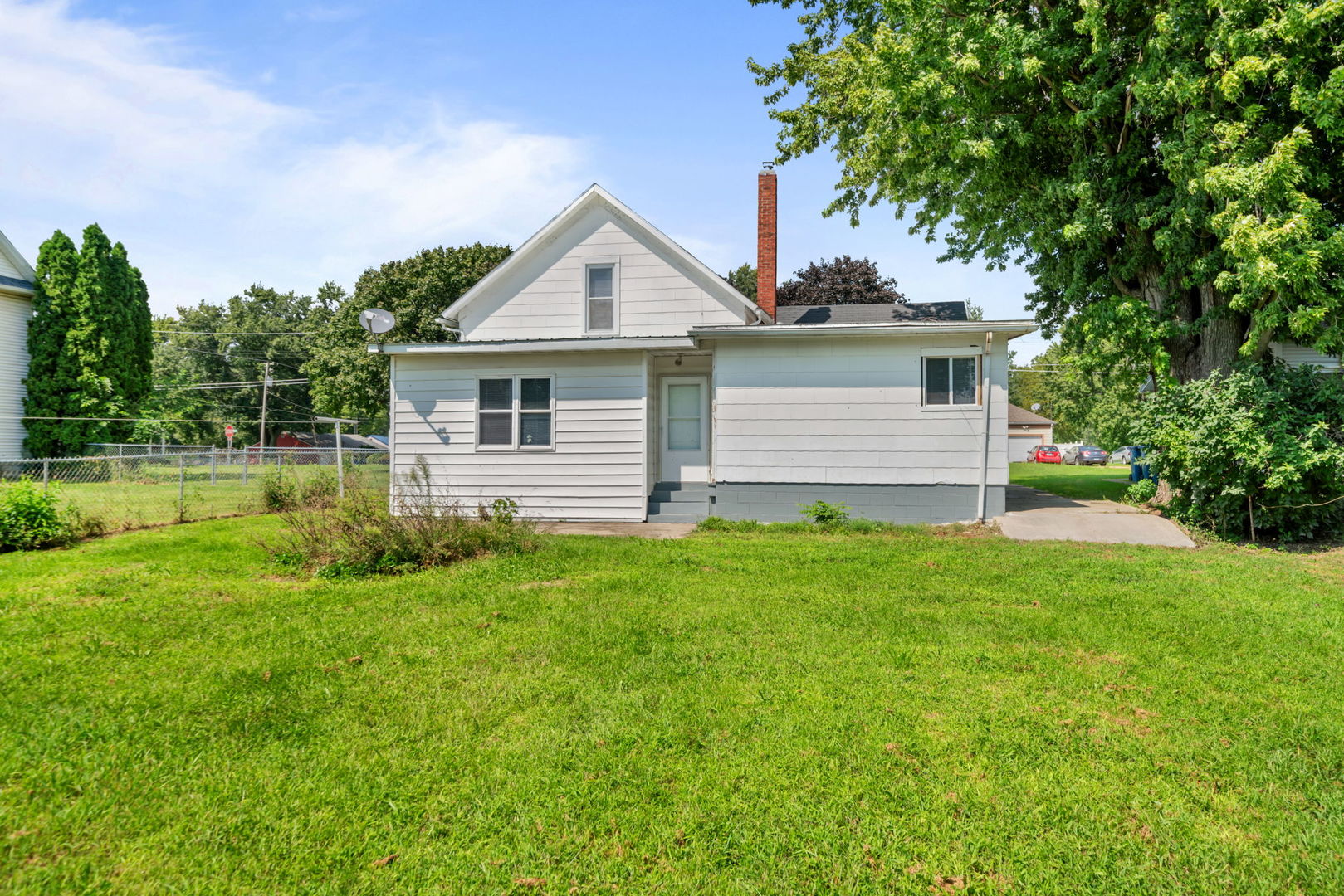 main property photo 28