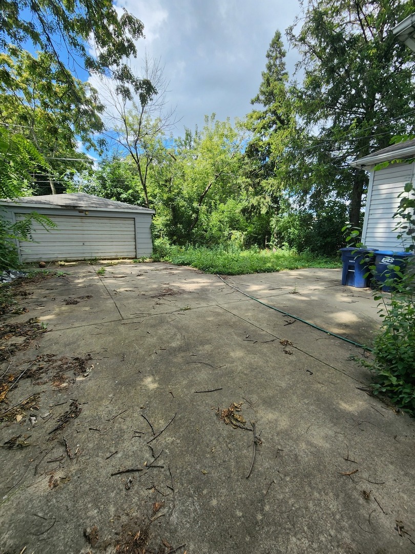 main property photo 37
