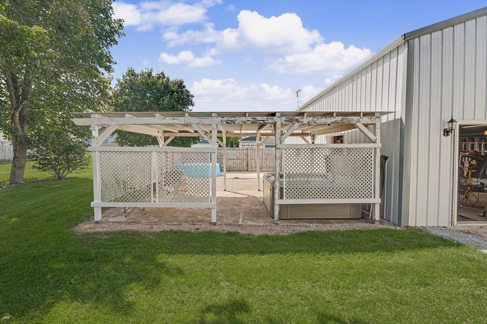 main property photo 40
