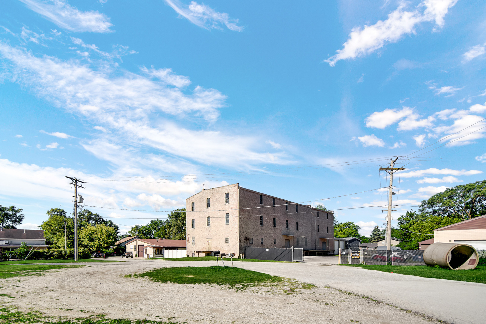 main property photo 20