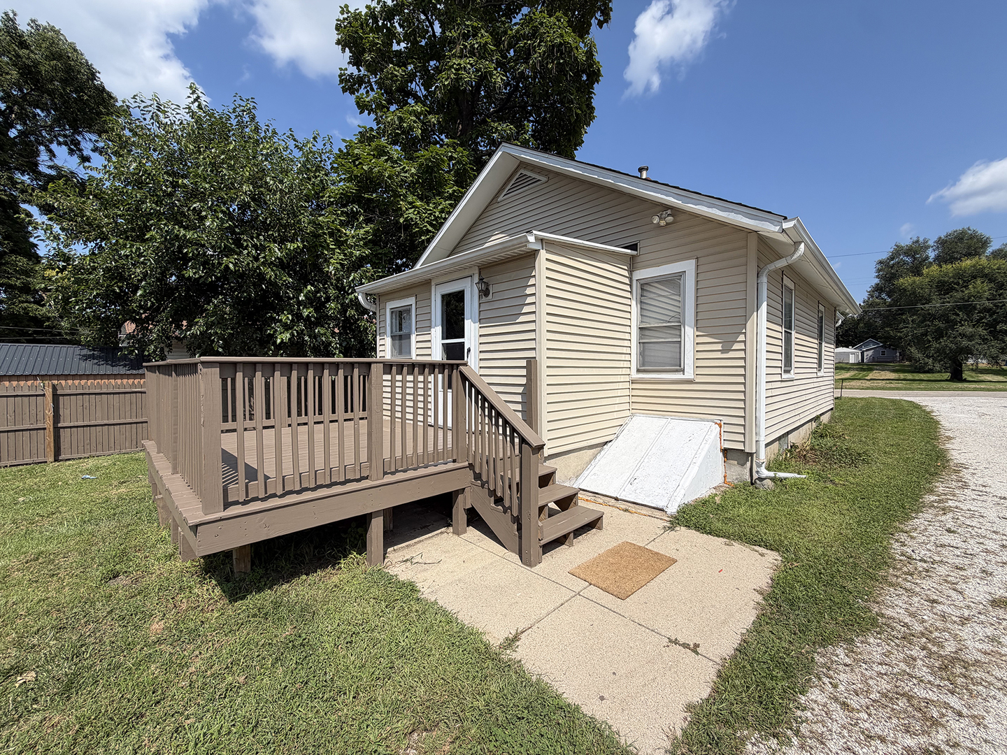main property photo 20