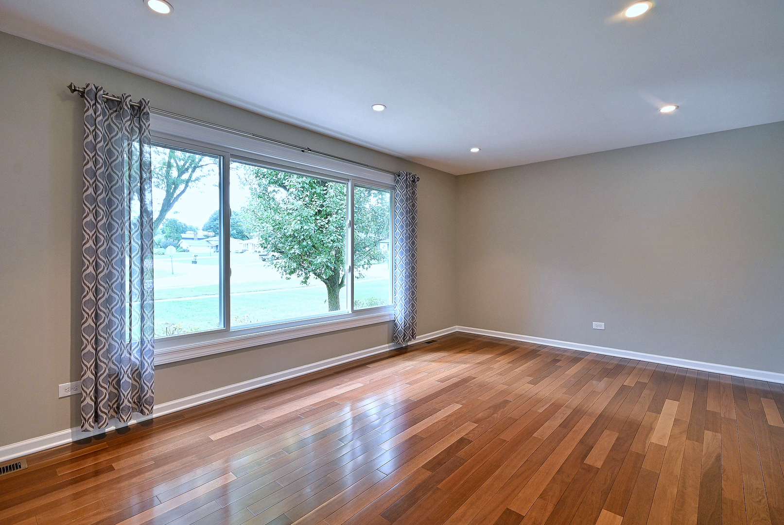 property viewer photo 6