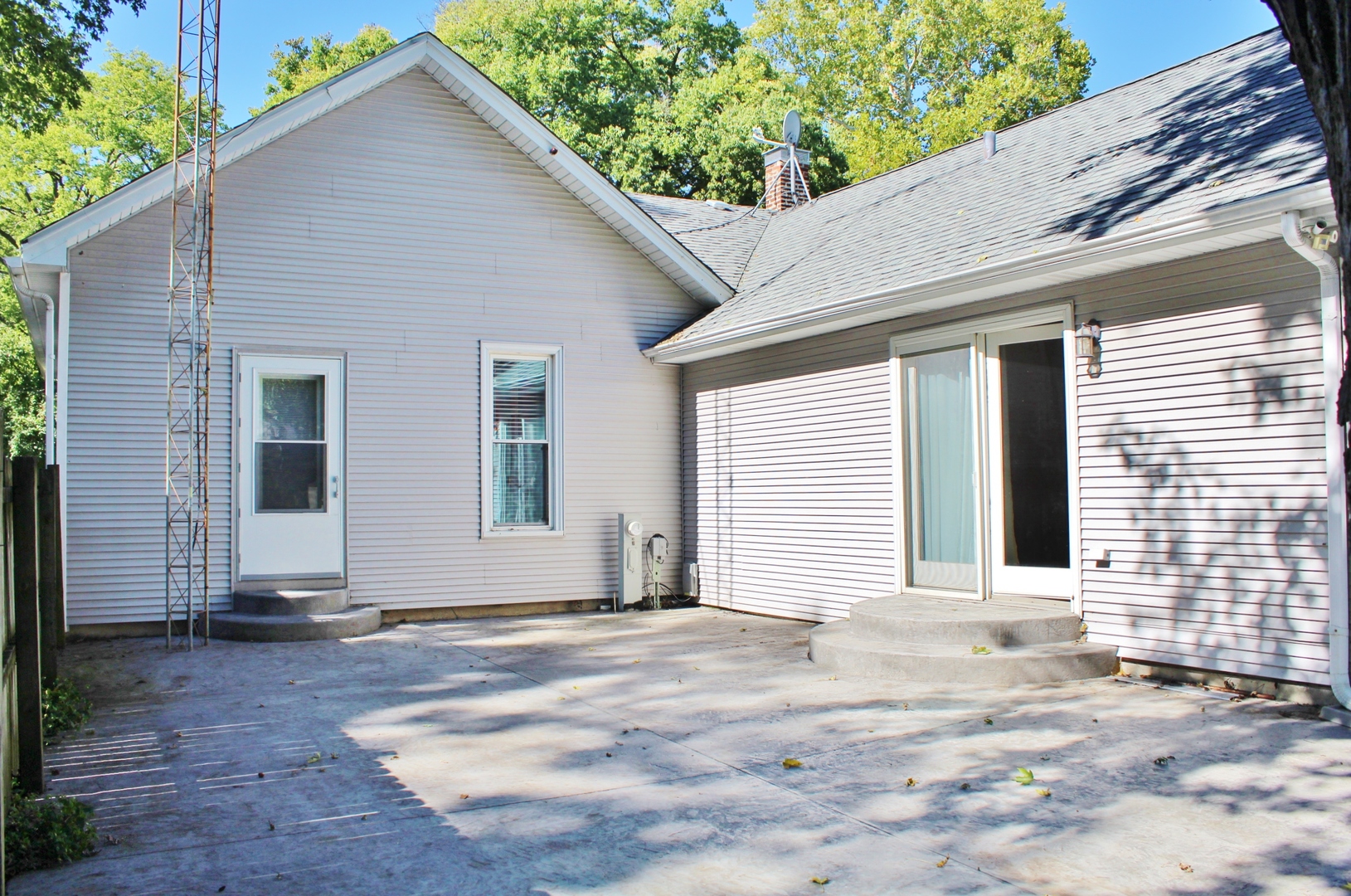 main property photo 28