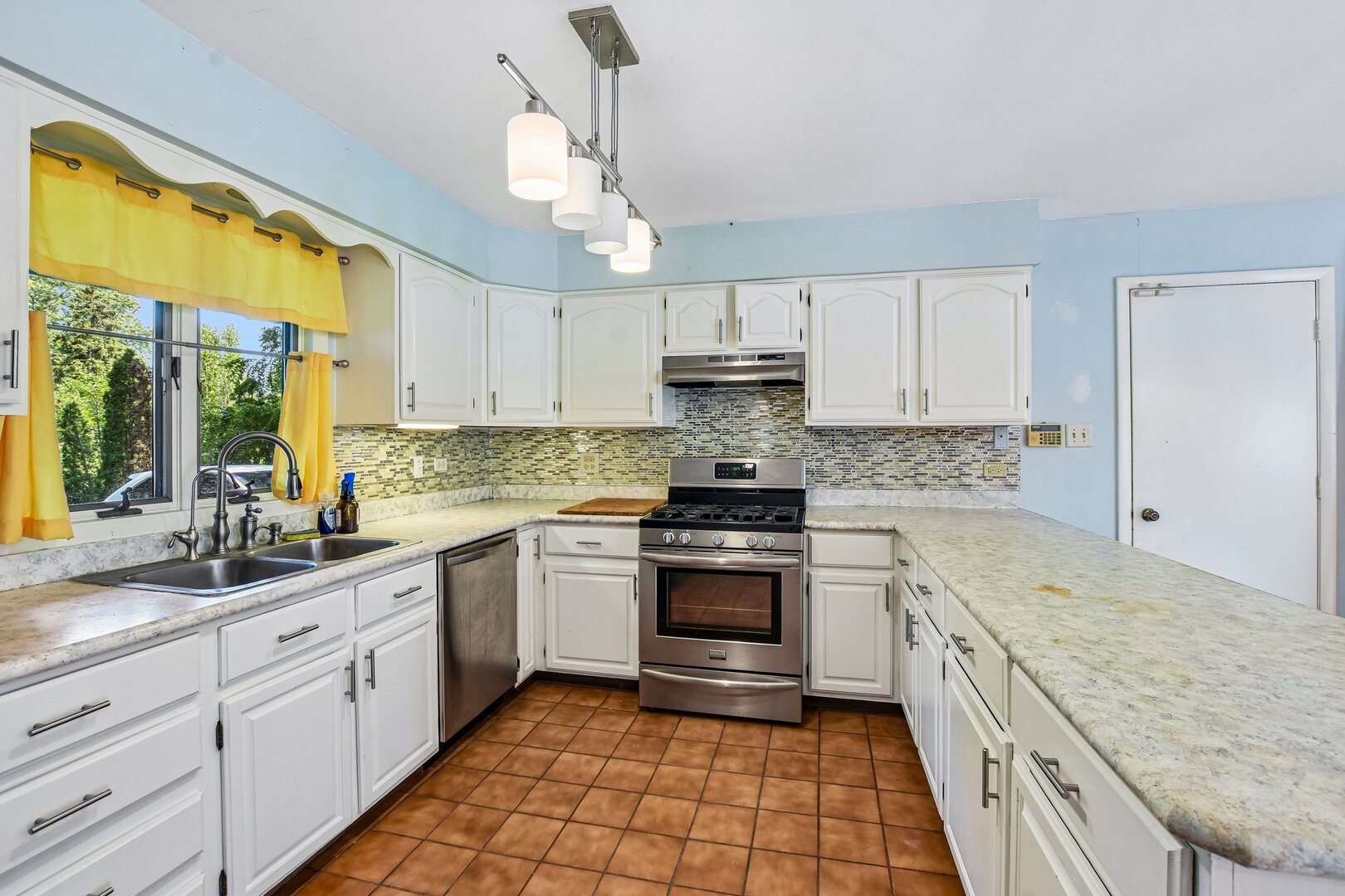 main property photo 9