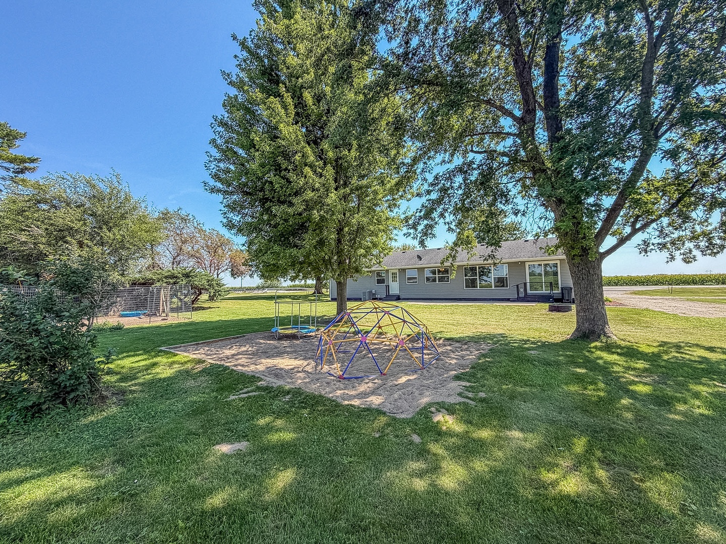 main property photo 39