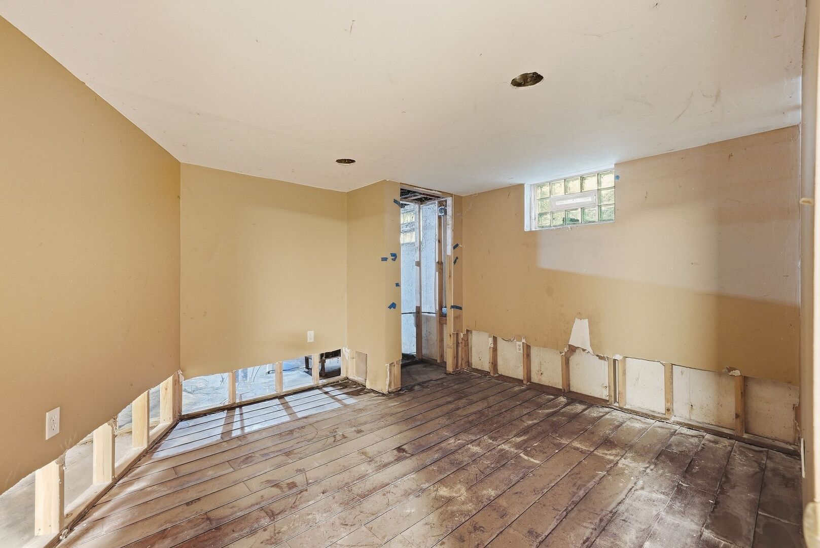 main property photo 25
