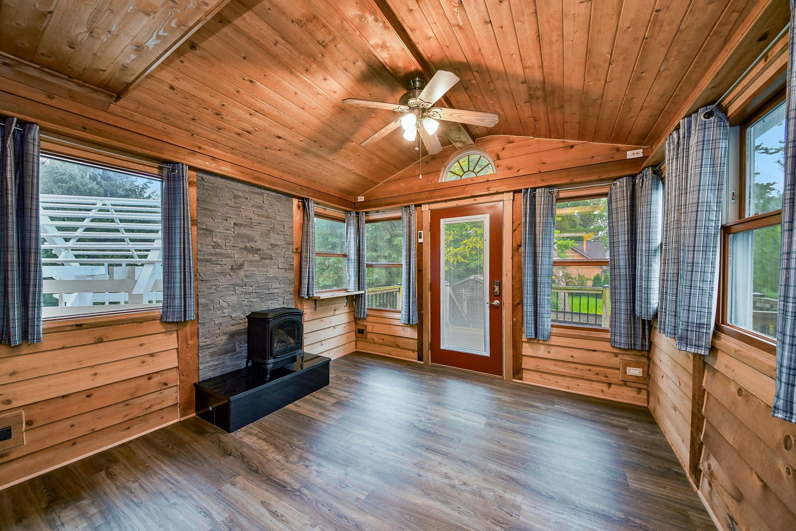 property viewer photo 9