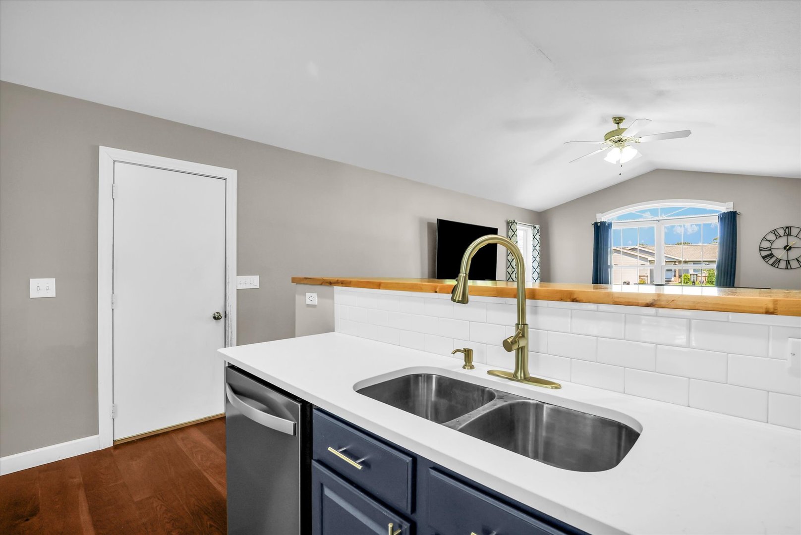 property viewer photo 13