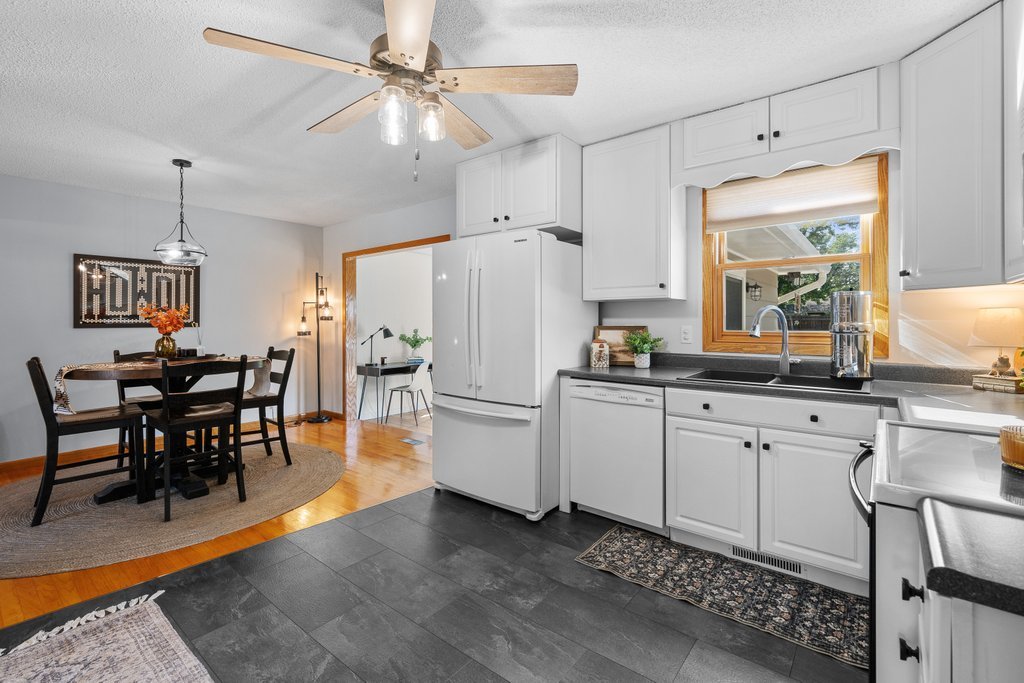 property viewer photo 6