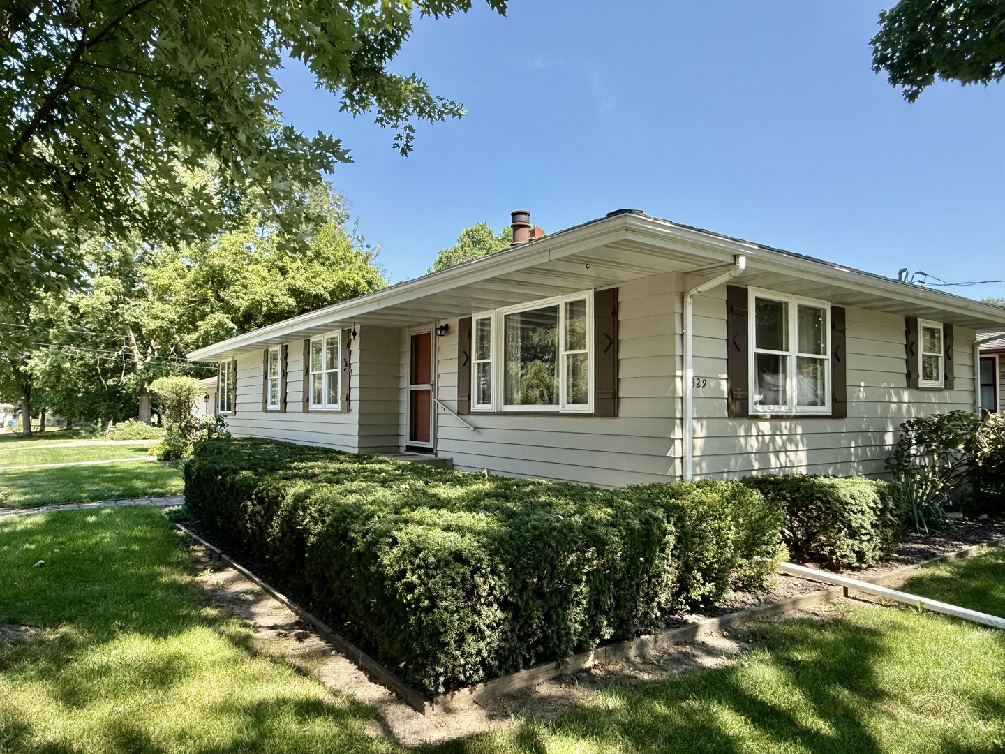main property photo 28