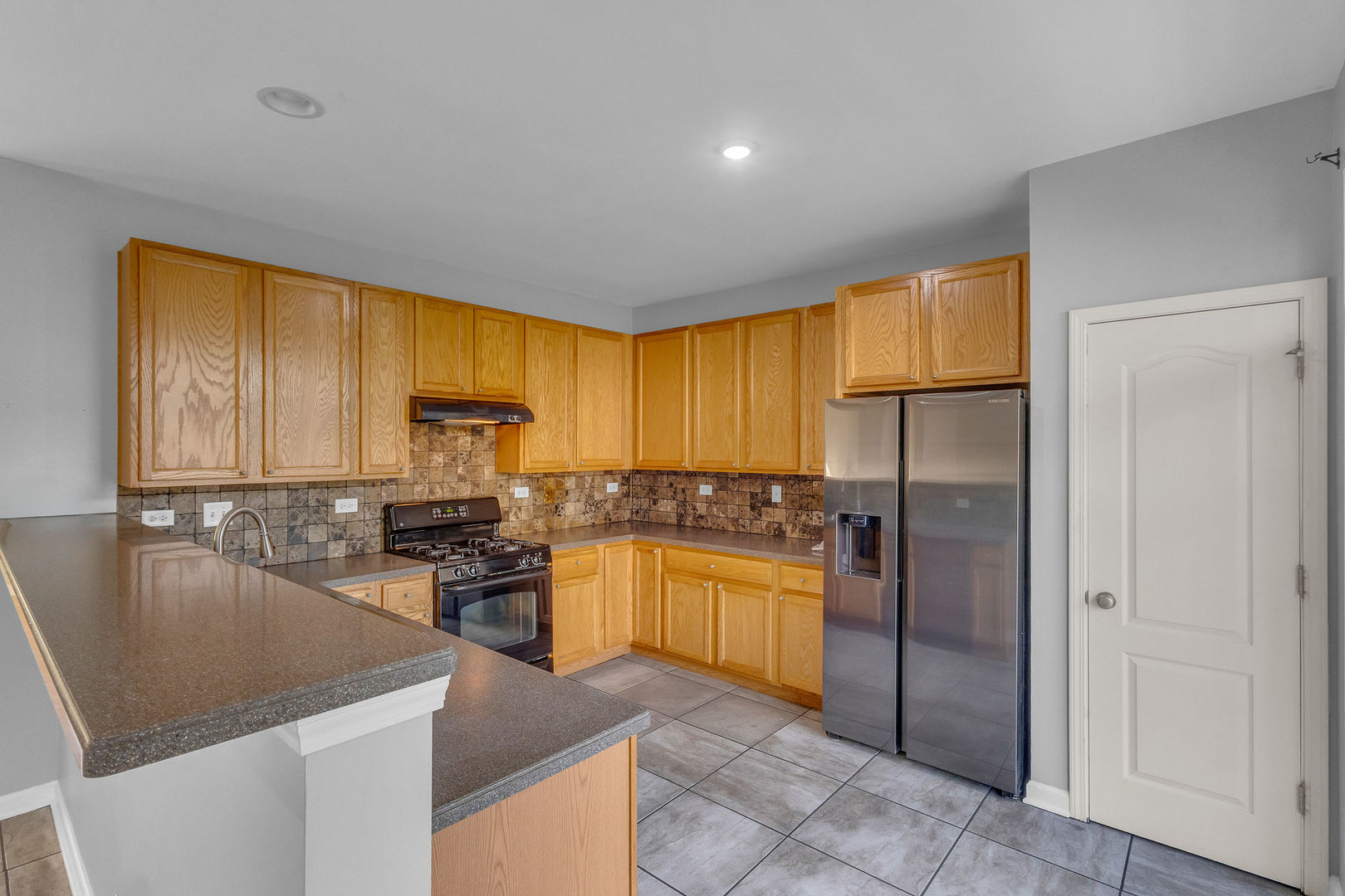 main property photo 13