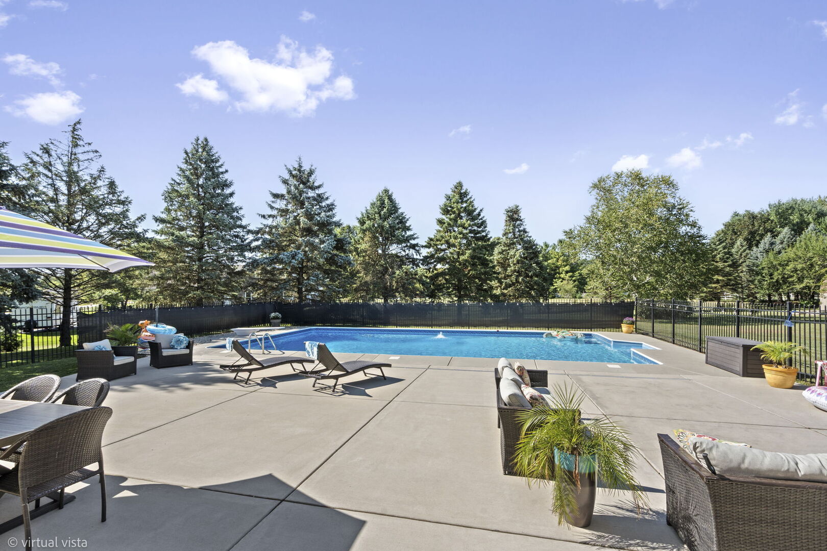 main property photo 28