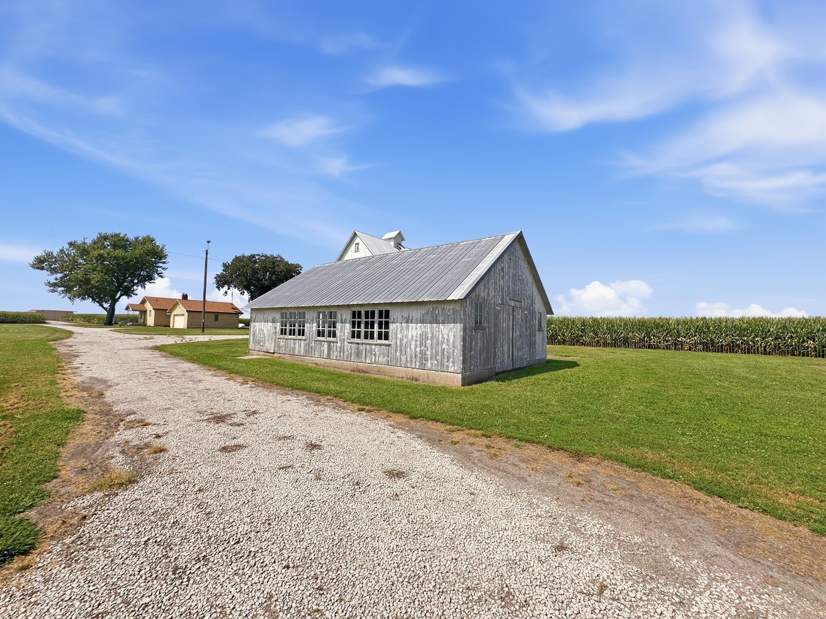 main property photo 46