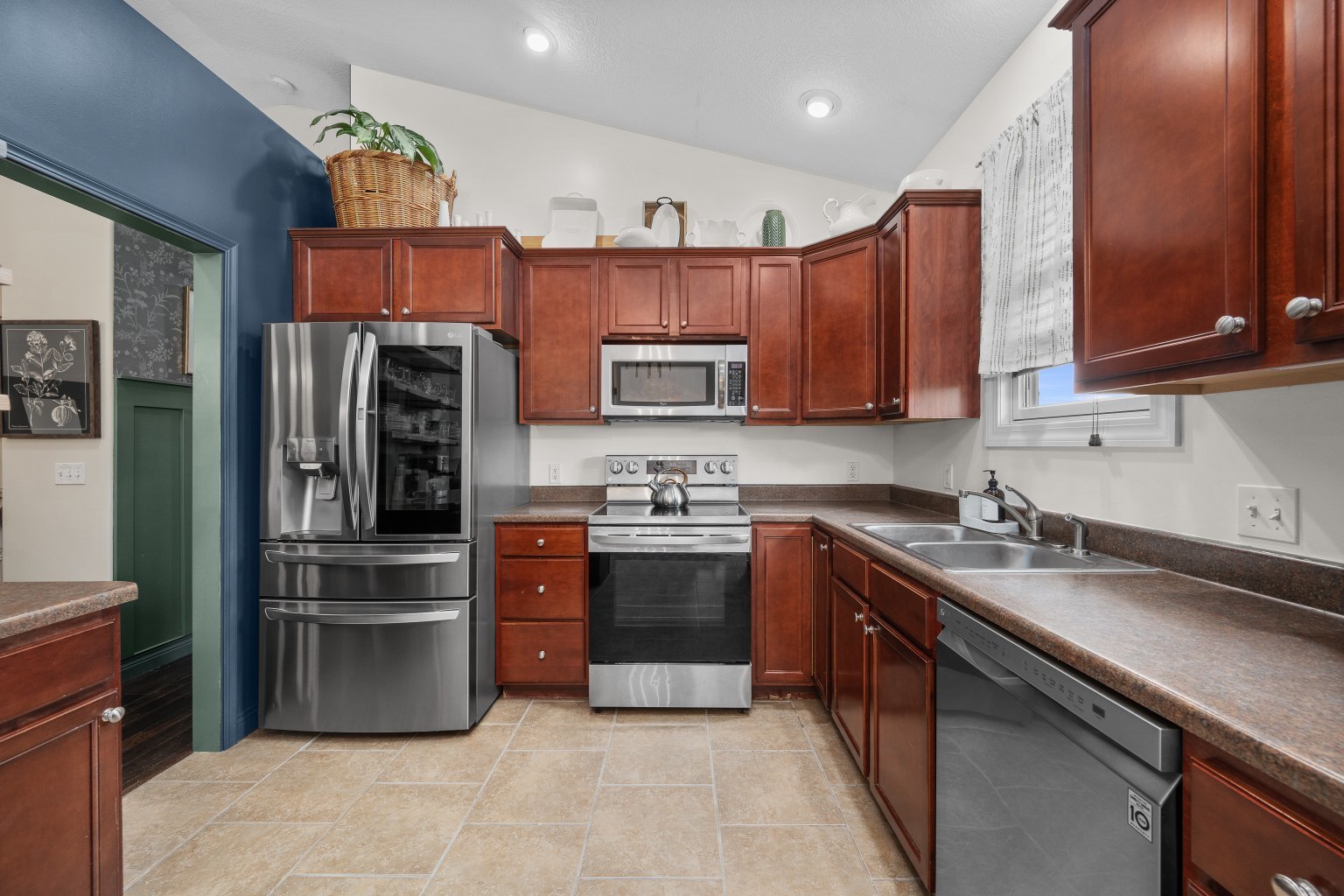 main property photo 17