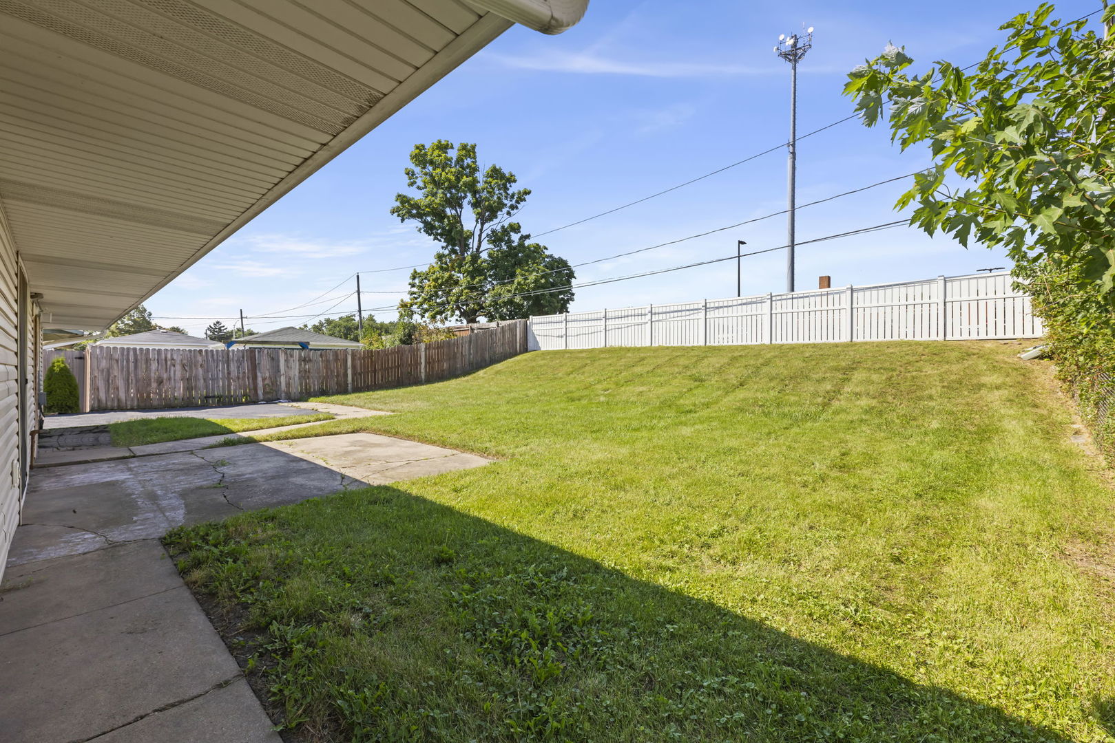 main property photo 20