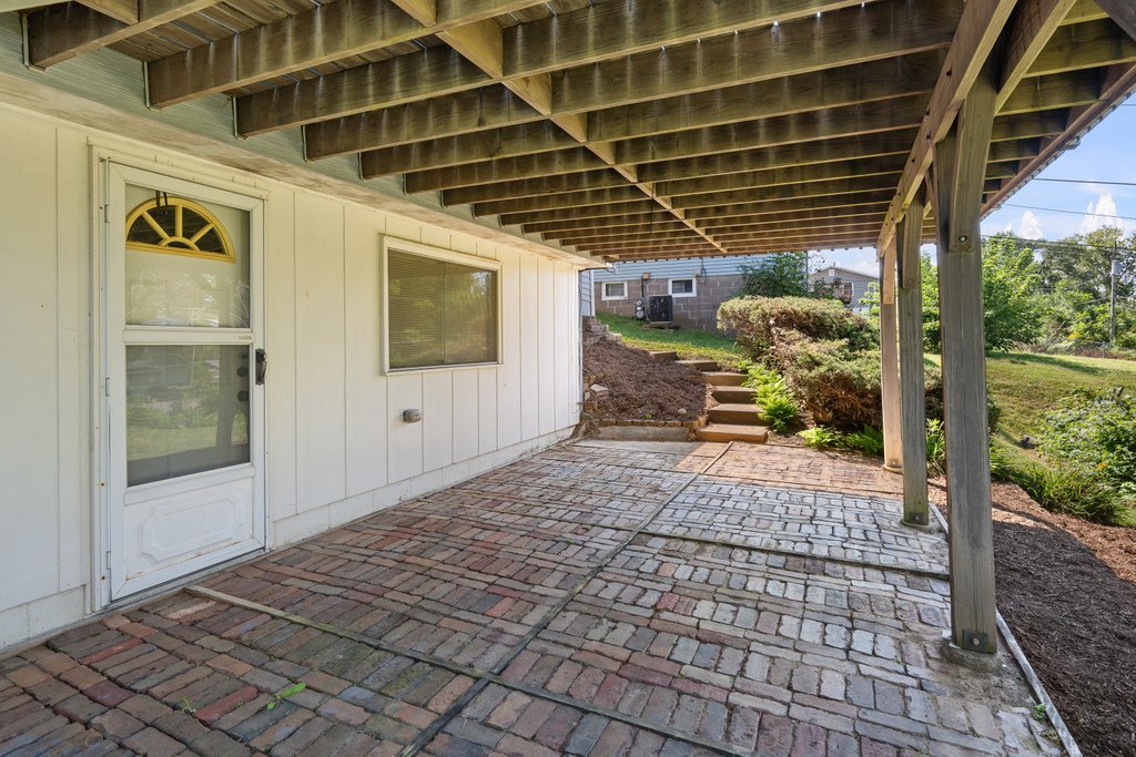 main property photo 11