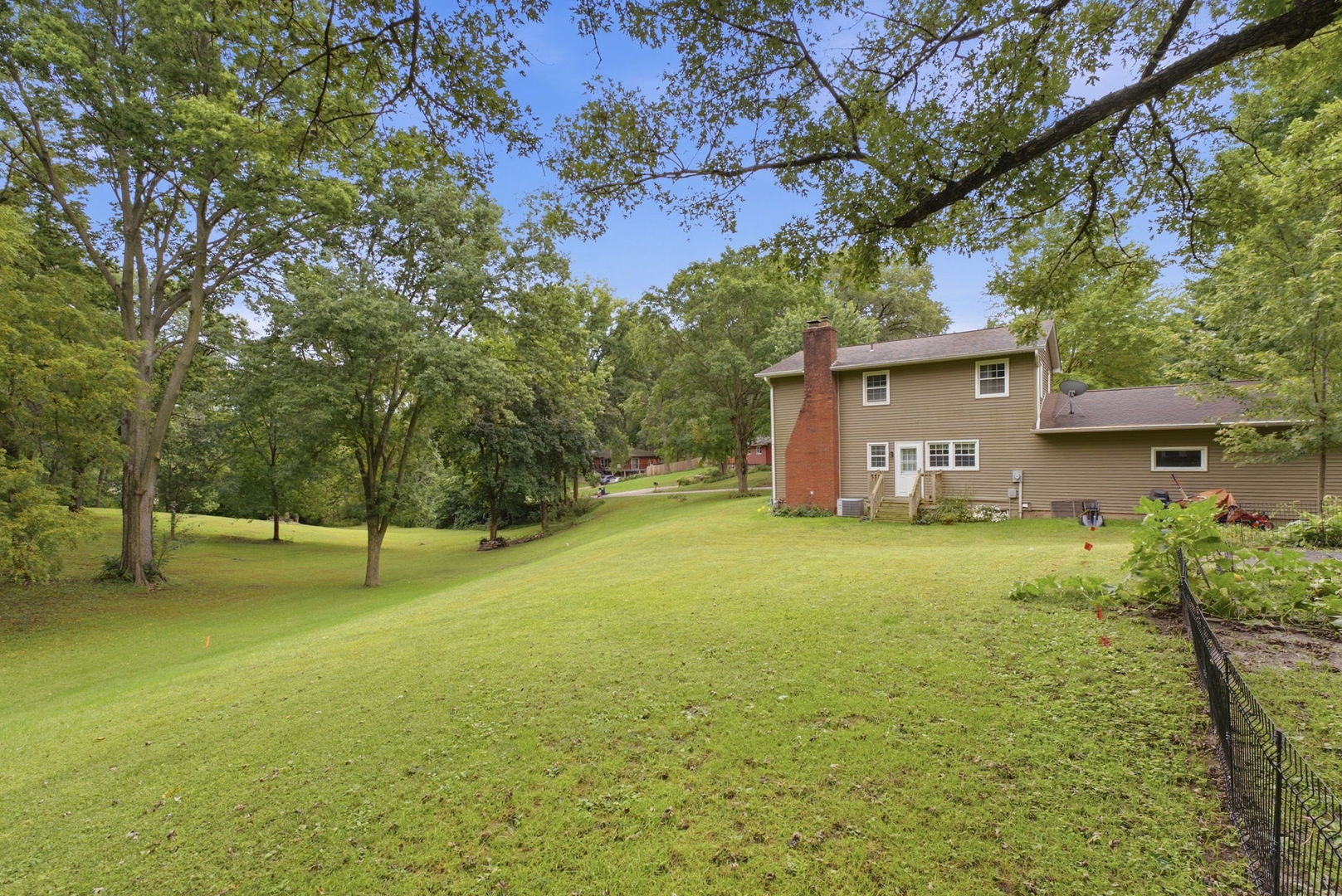 main property photo 23