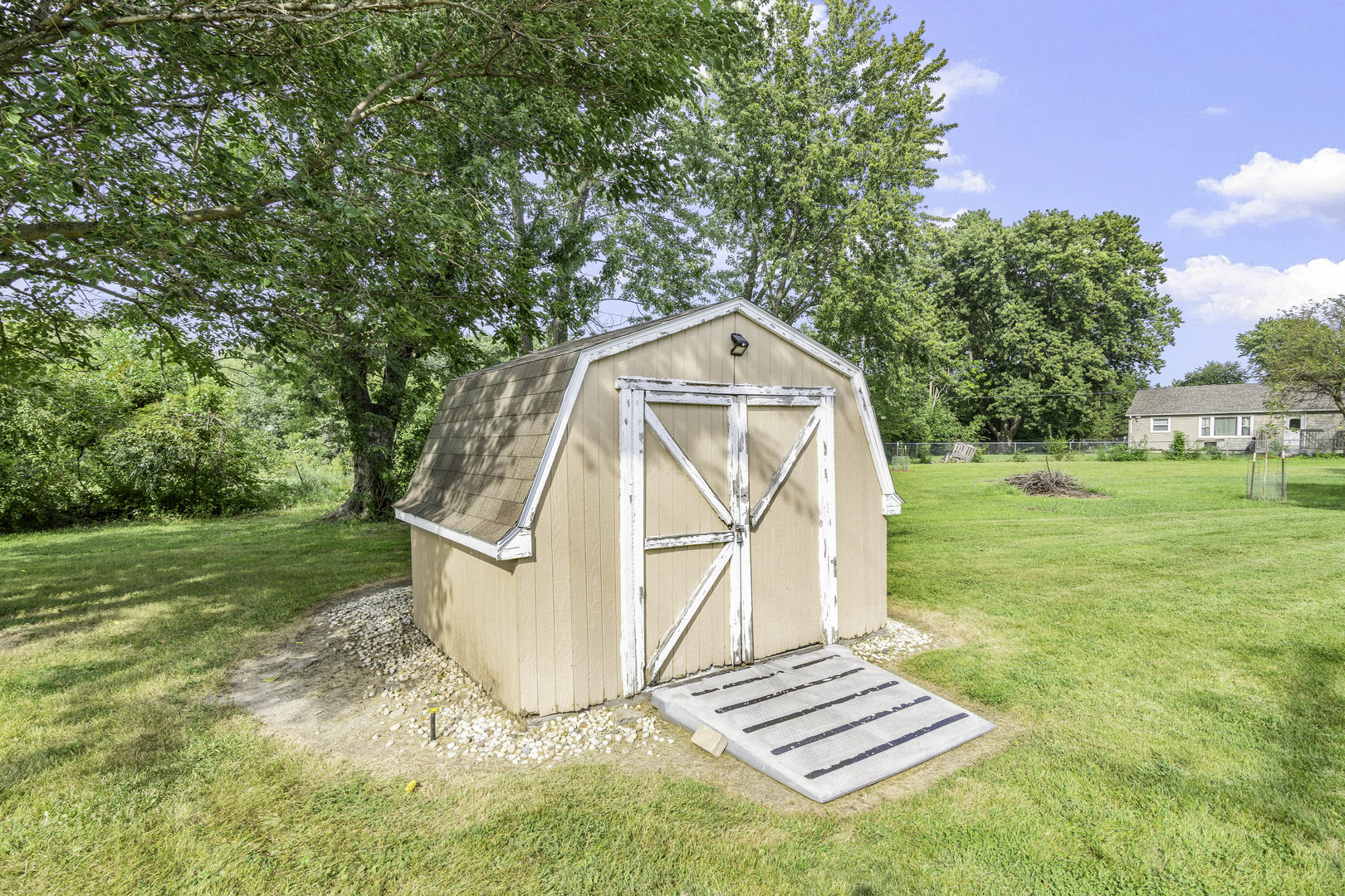main property photo 18