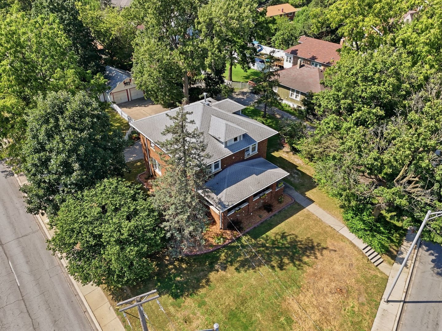 main property photo 32