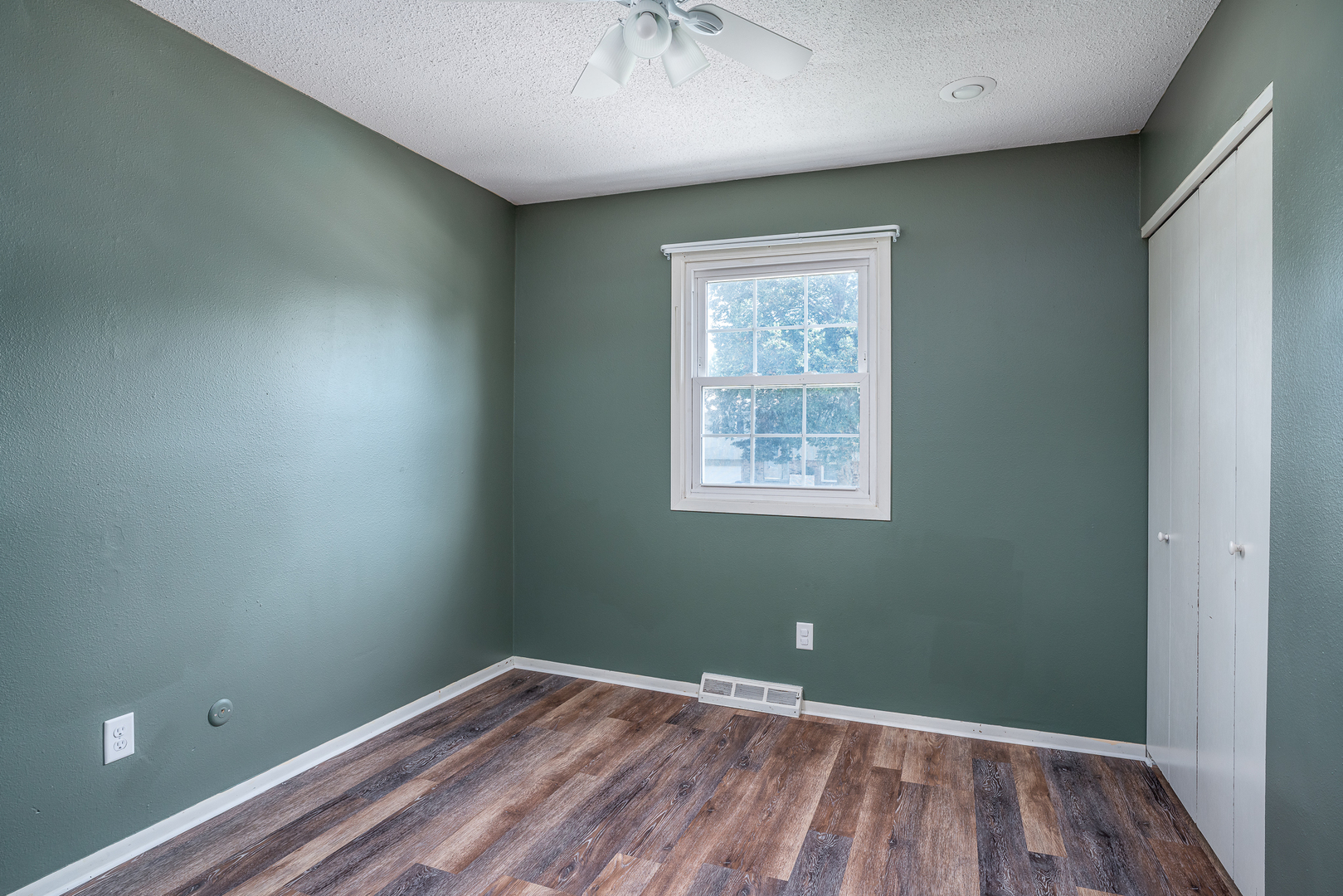 property viewer photo 15