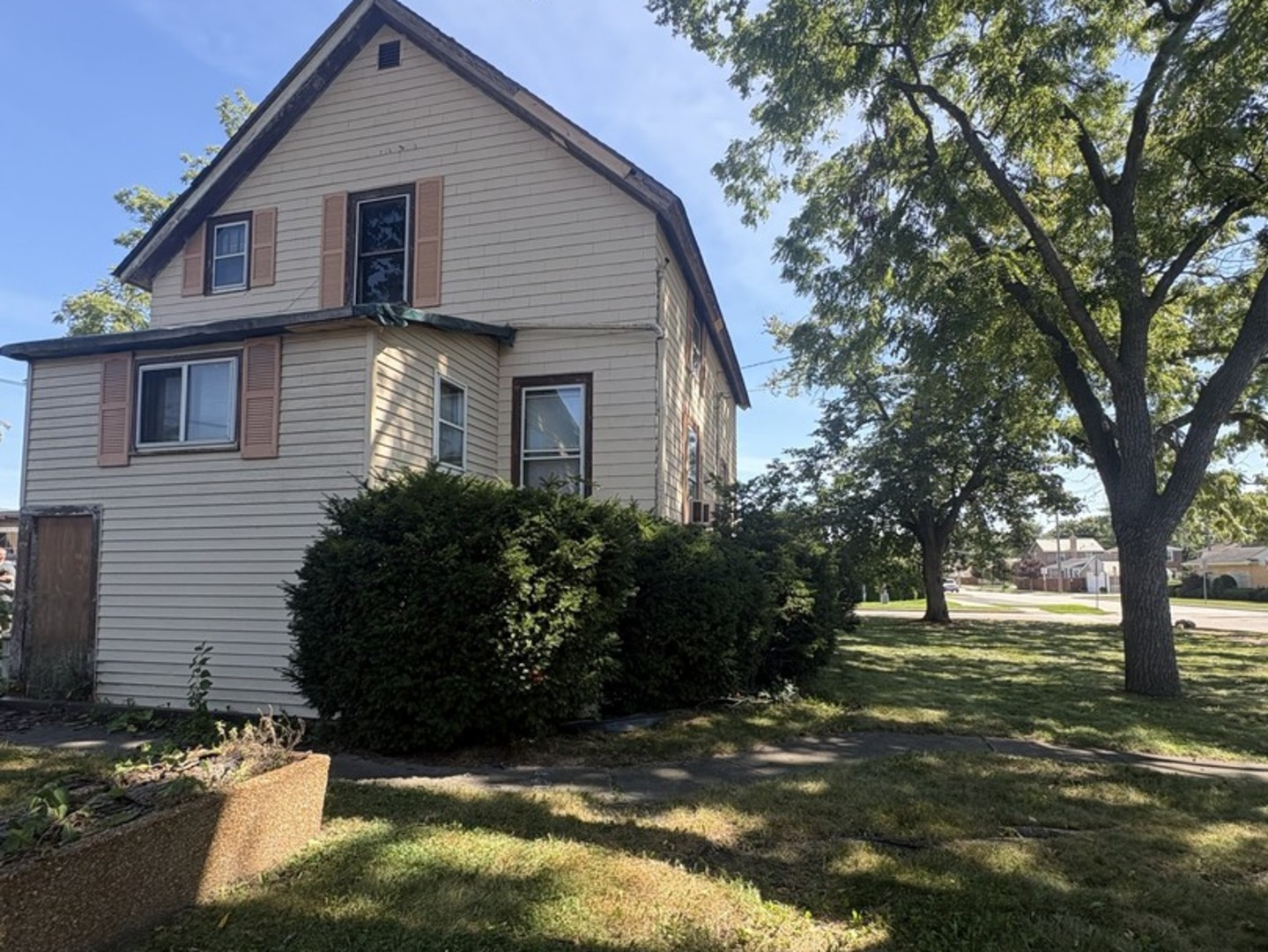 main property photo 14