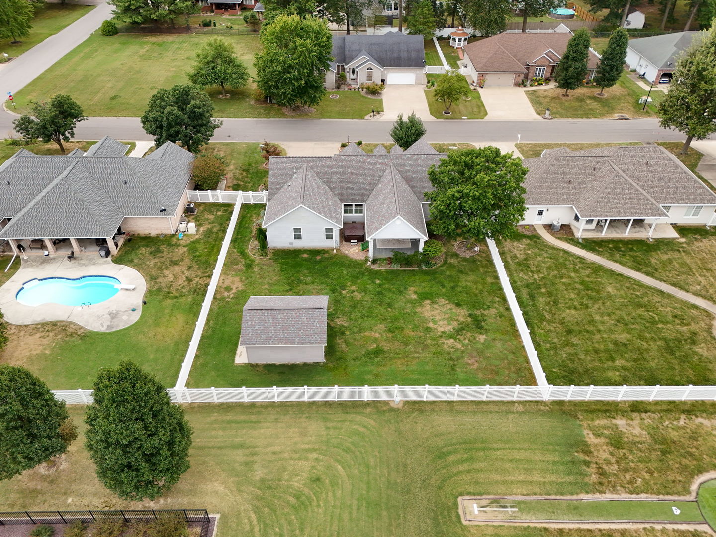 main property photo 31