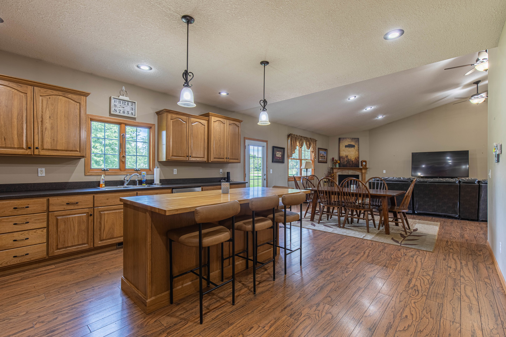 main property photo 14