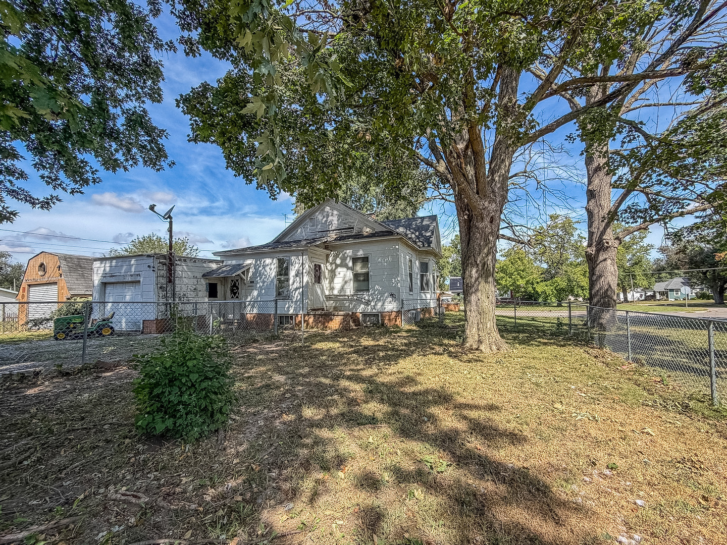main property photo 22