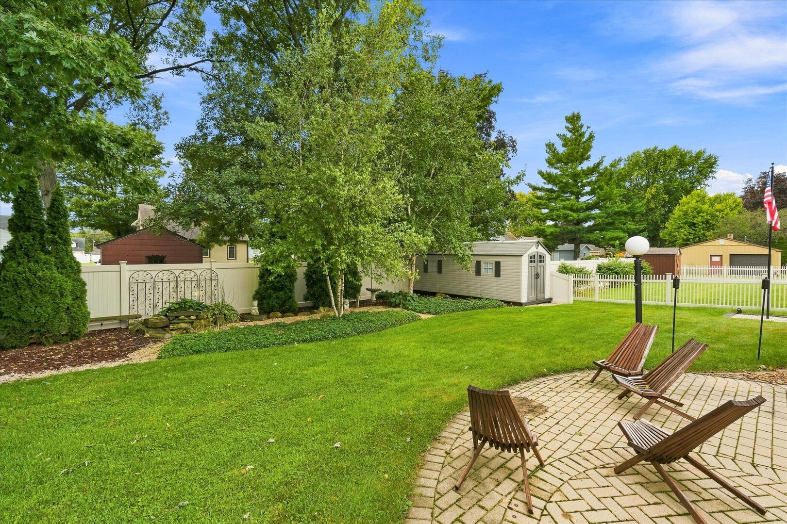 main property photo 28