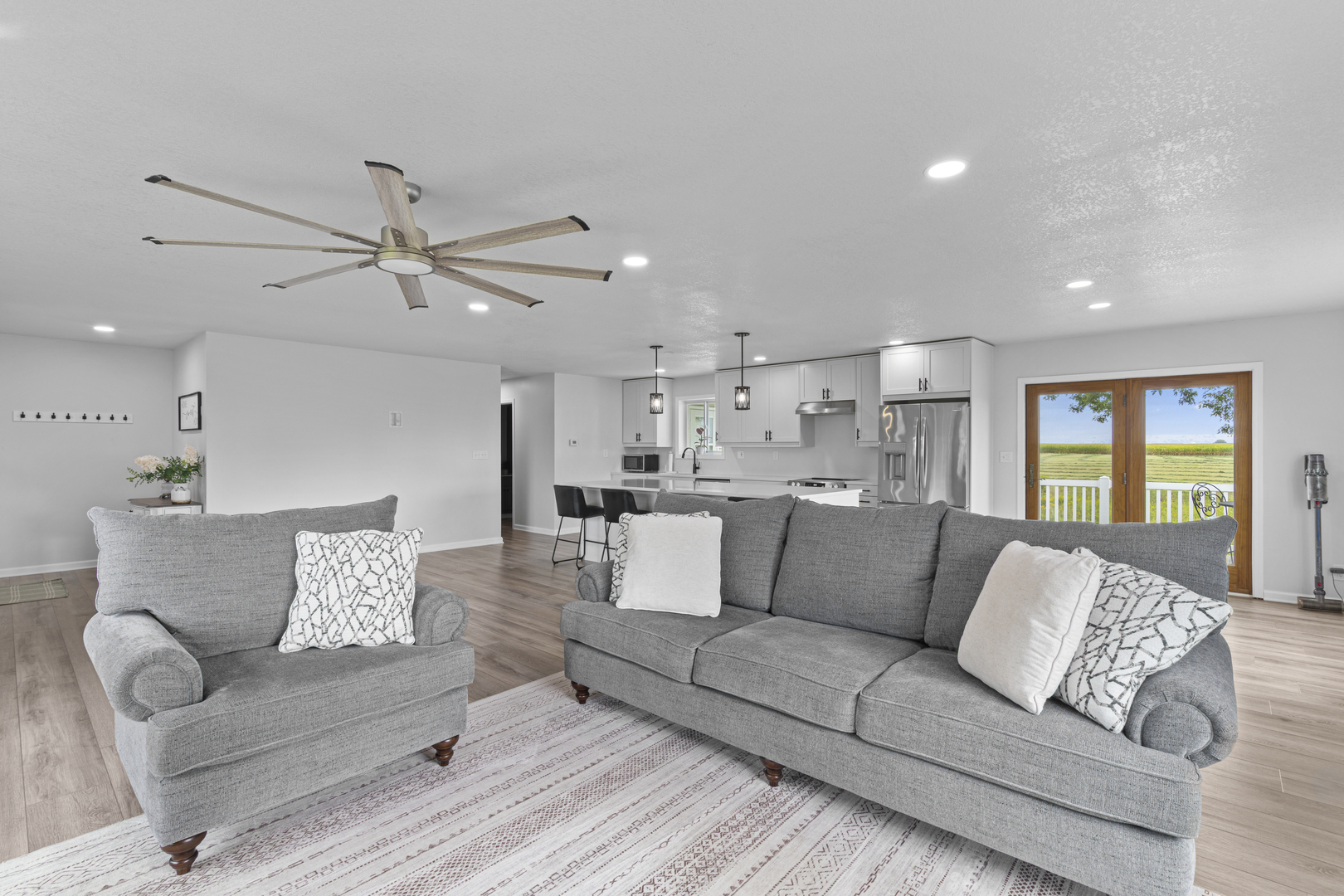 property viewer photo 2