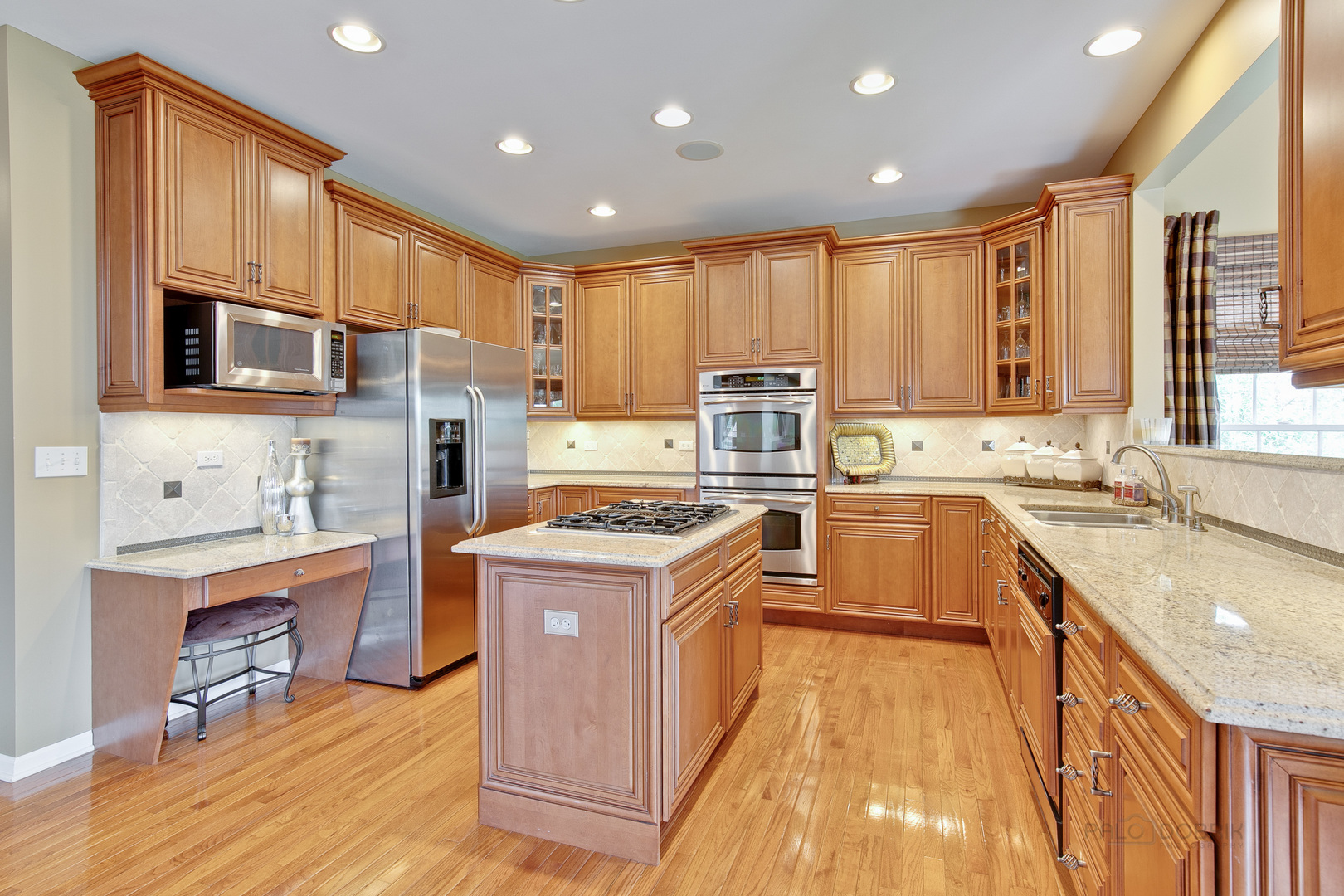 main property photo 10