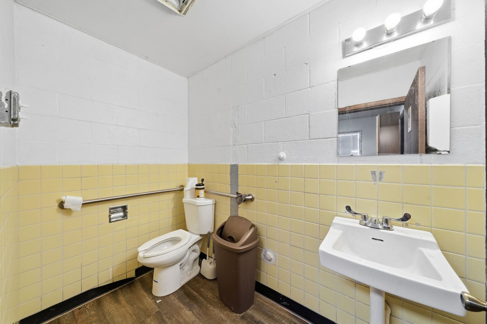 main property photo 41