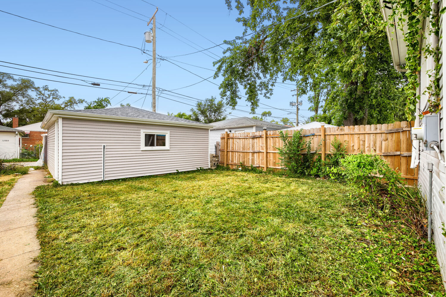 main property photo 25